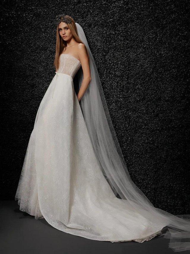 Preview of the first image of VERA WANG BRIDE- LISE - size 14.