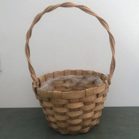 Image 1 of Large basket with handle, plastic lined. For collection.