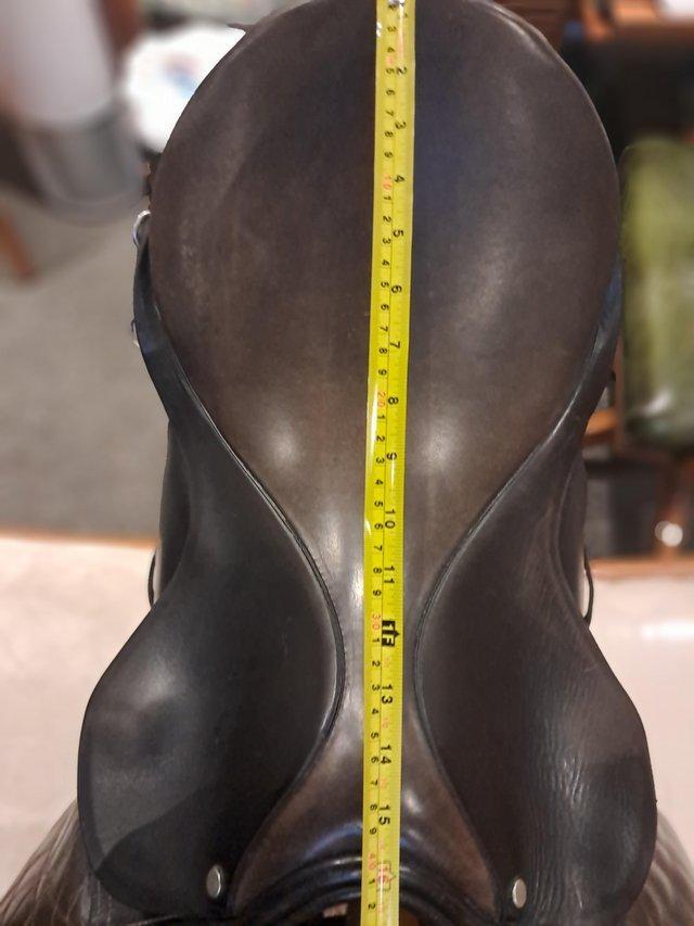 Preview of the first image of Leather 17.5" gp brown saddle.