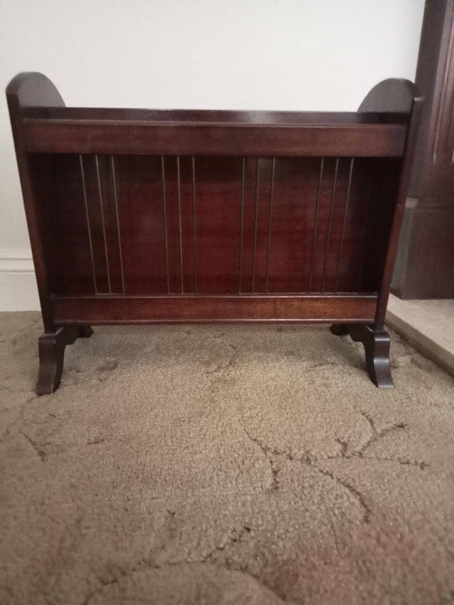 Magazine rack adapts to a table — photo 2 of 3
