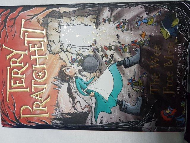 Preview of the first image of Terry Pratchett The Wee Free Men - a DISCWORLD book.