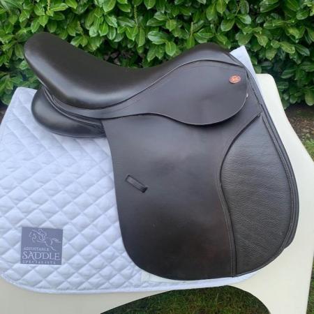 Image 9 of kent and Masters 17.5 inch cob saddle