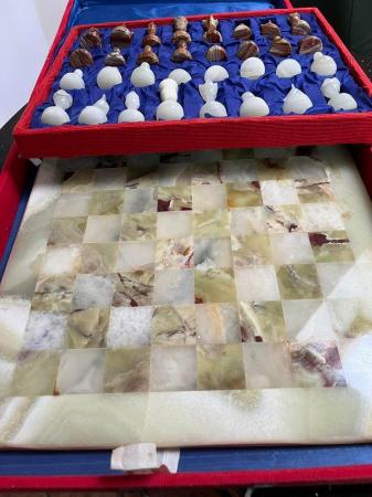 Image 1 of Onyx chessboard and chess pieces
