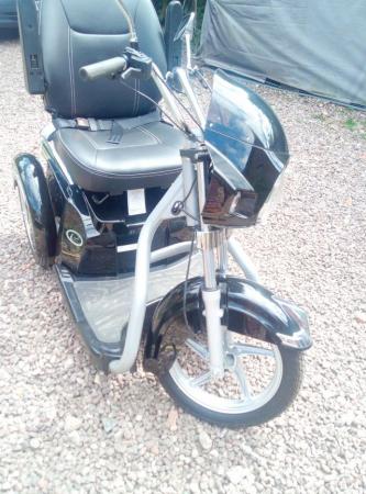 Image 2 of TOP OF THE RANGE EASY RIDER MOBILITY SCOOTER AS NEW
