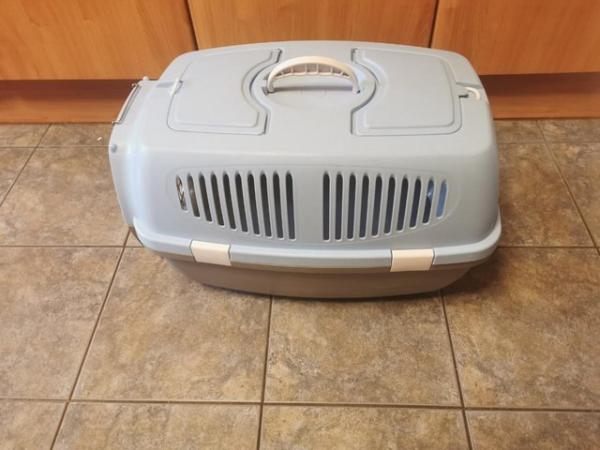 Image 4 of LARGE BLUE / BROWN PET CARRIER