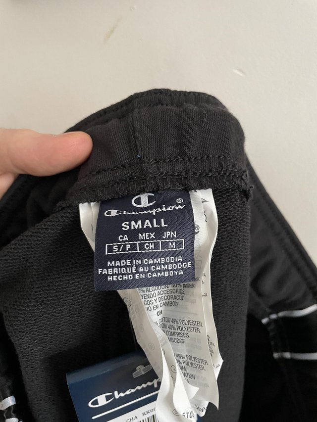 Preview of the first image of Champion shorts men’s size small.