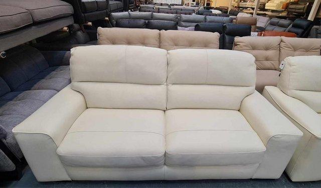 Image 4 of Selva cream leather 3+2 seater sofas and armchair