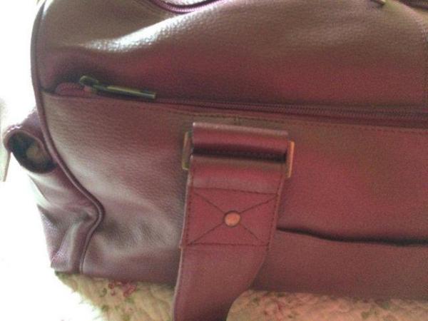 Image 4 of TOMMY & KATE Large Full Grain Leather Raspberry Pink Holdall