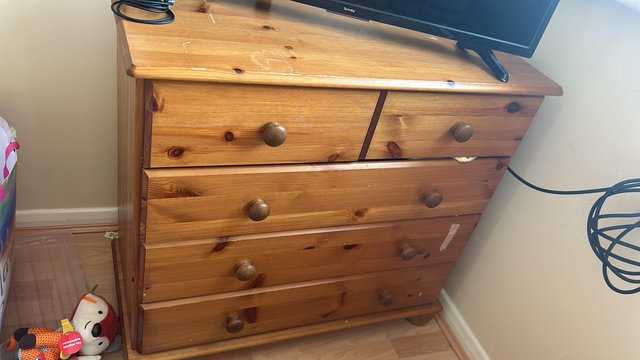 Image 3 of Wardrobe and drawer set