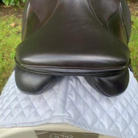 Image 19 of kent and Masters 17.5 inch cob saddle