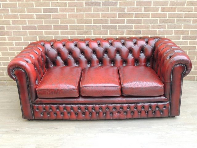 Preview of the first image of Luxury Chesterfield Vintage Sofa (UK Delivery).