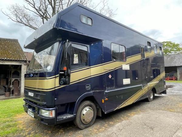 Image 1 of 7.5t Horsebox stalled for 3 with good size living