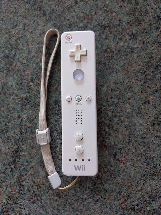 Preview of the first image of Nintendo Wii remote controller + Wii Play dvd.
