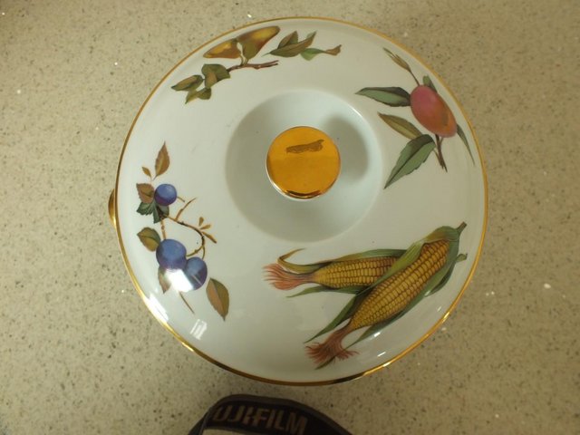 Preview of the first image of Evesham Bone China Cook Pot (Brand New).
