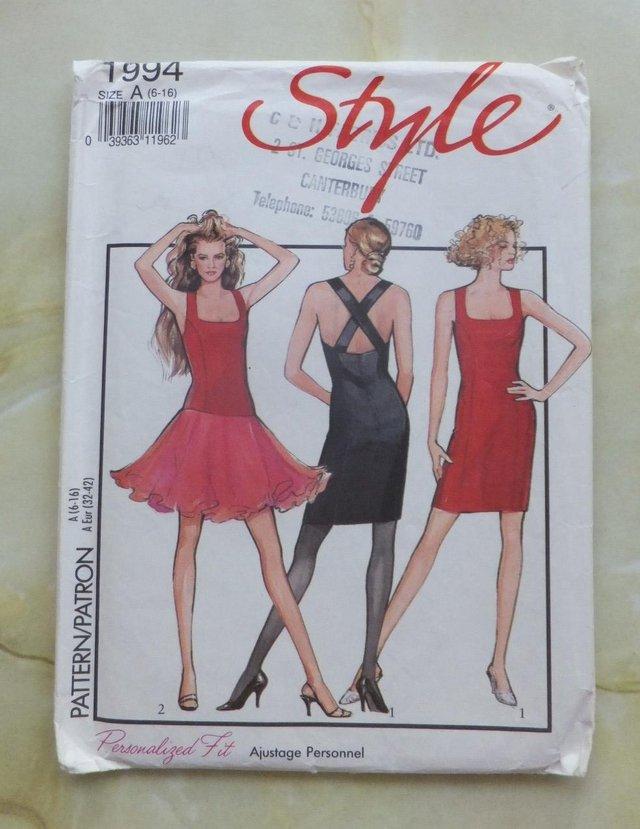 Preview of the first image of Style Dress Pattern 1994 - used once - Size 10.