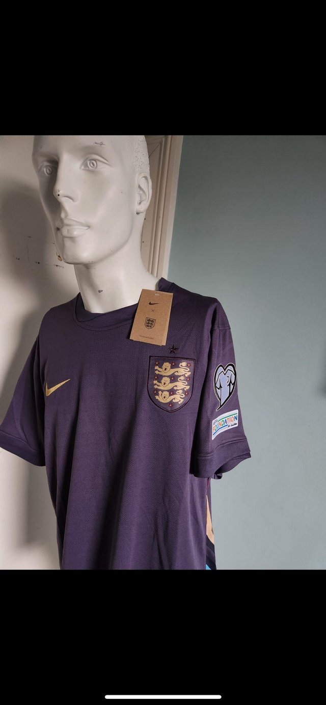 Preview of the first image of England football shirt 2024 away.