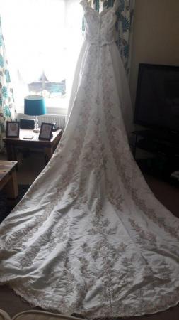 Image 2 of New never worn Beautifu size 14 ivory wedding dress