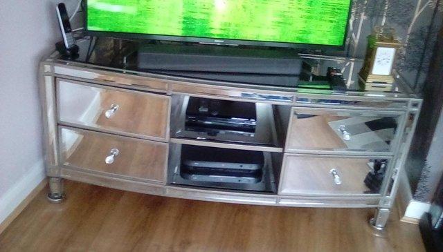 Image 2 of Mirrored TV Unit in good condition