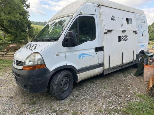 Image 2 of 3.5t horse box for sale