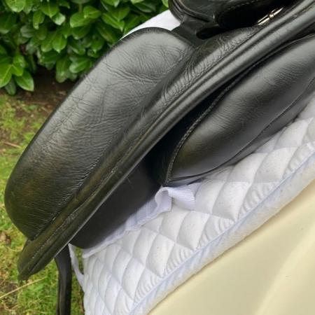 Image 11 of Fairfax 17.5” Original Monoflap Dressage saddle