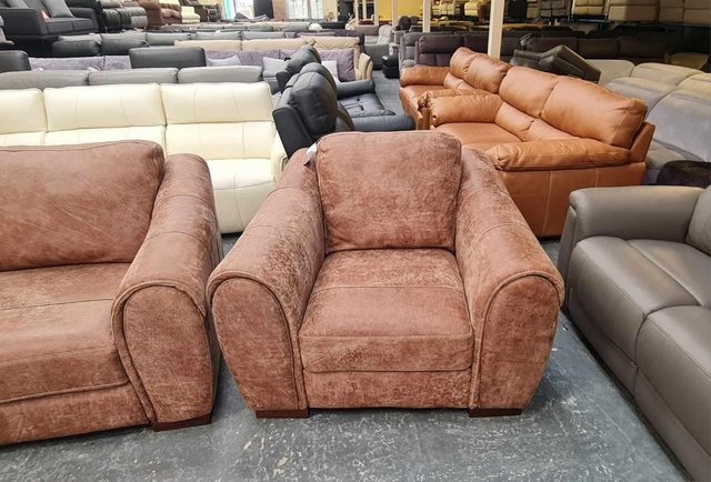 Image 2 of Galleria utah tan leather 2,5 seater sofa and 2 armchairs