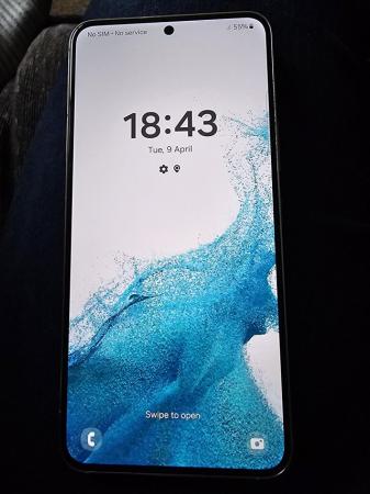 Image 1 of Samsung galaxy s22 white