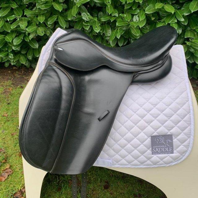 Preview of the first image of Thorowgood T6 18 inch dressage saddle.