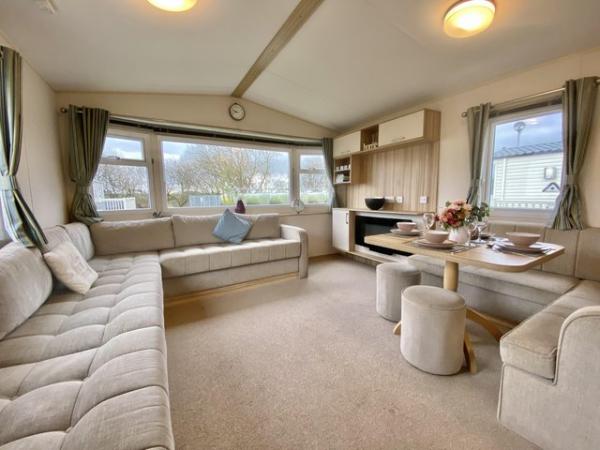 Image 3 of REDUCED DECKING & HOT TUB CENTRAL HEATED STATIC CARAVAN