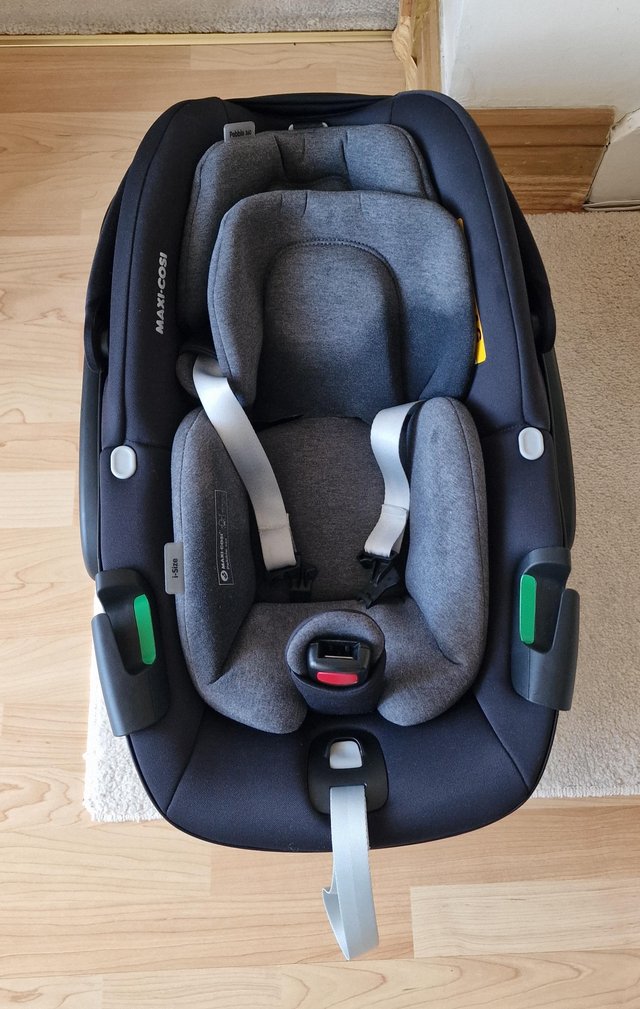 Preview of the first image of Maxi Cosi 360 Car seat and ISO base.