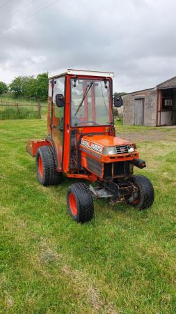 Image 3 of Kubota B1750 Compact Tractor with grass topper and link box