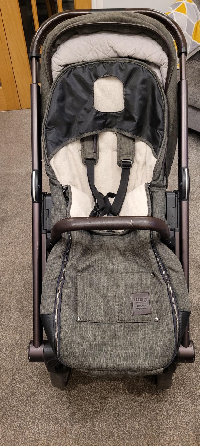 Preview of the first image of Mutsy pram and travel system + Kiddy ISOFIX car seat.