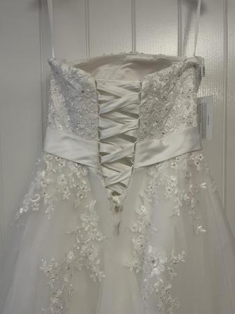 Image 3 of Beautiful wedding dress