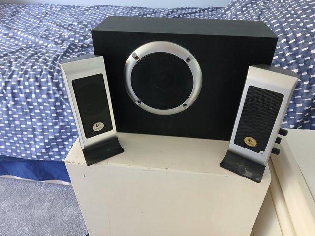 Speakers Logitech S200 Subwoofer plus left & right speakers 