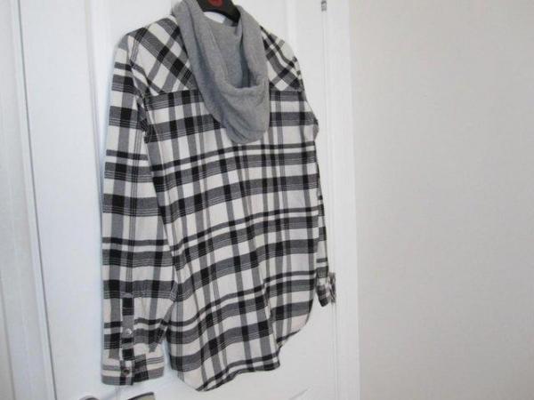 Image 2 of Black and white hoodie shirt from H+M