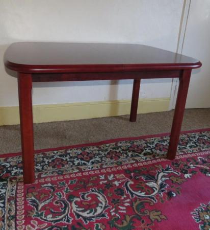 Image 3 of Extendable Mahogany colour dining table