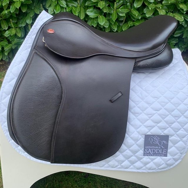 Preview of the first image of kent and Masters 17.5 inch cob saddle.