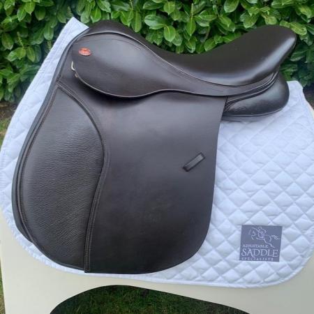 Image 1 of kent and Masters 17.5 inch cob saddle
