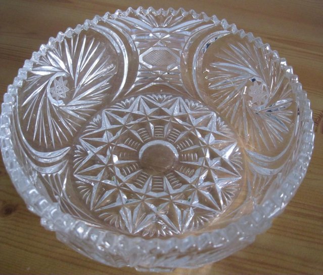 Preview of the first image of Small Crystal Bowl (Candy dish) as pictured..
