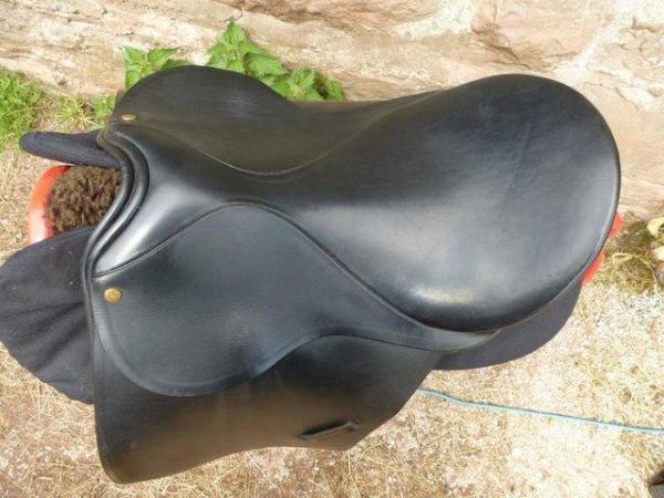 Image 6 of Dressage Saddle fitted with flexible adjustable panels