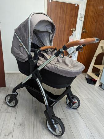Image 2 of Silver Cross Wayfarer - carrycot and toddler seat