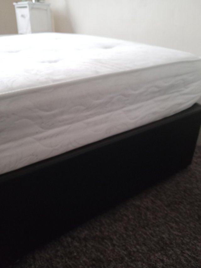 Preview of the first image of Double Devan and mattress.