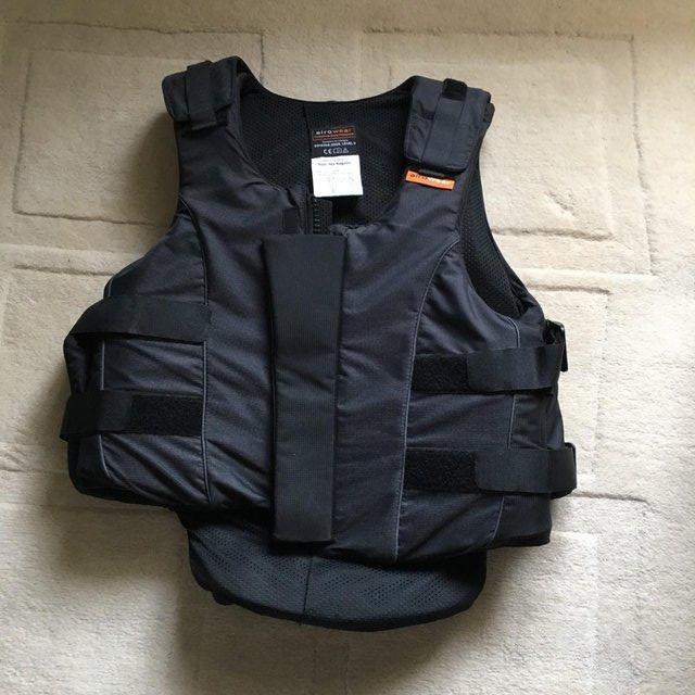 Preview of the first image of Mens Body Protector, Airoware, Size M5.