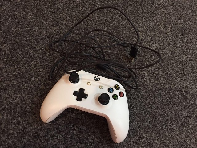 Preview of the first image of Xbox Wireless Controller + Micro USB Cable (Xbox Series One).