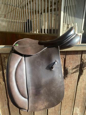 Image 2 of 16” wide Silhouette Working hunter saddle