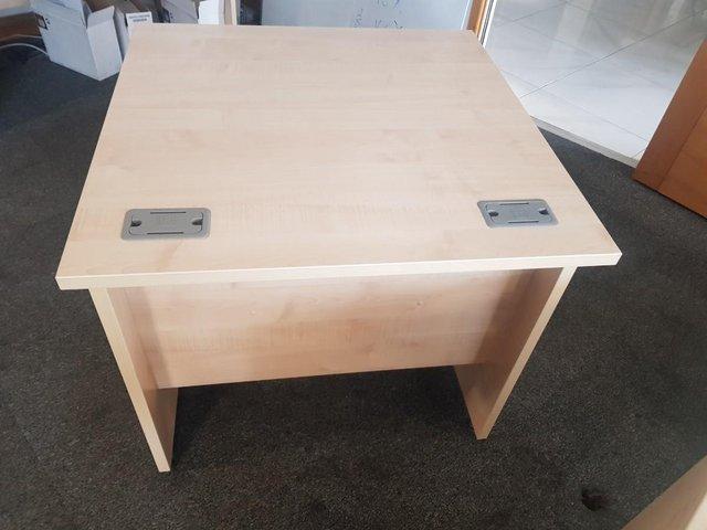 Preview of the first image of Lee Plumpton Office single ergonomic computer Desk table.