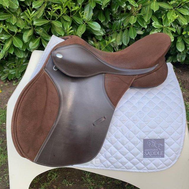 Preview of the first image of Thorowgood T4 17.5 inch gp saddle.