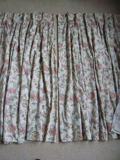 Preview of the first image of Curtains - triple pleat heading.