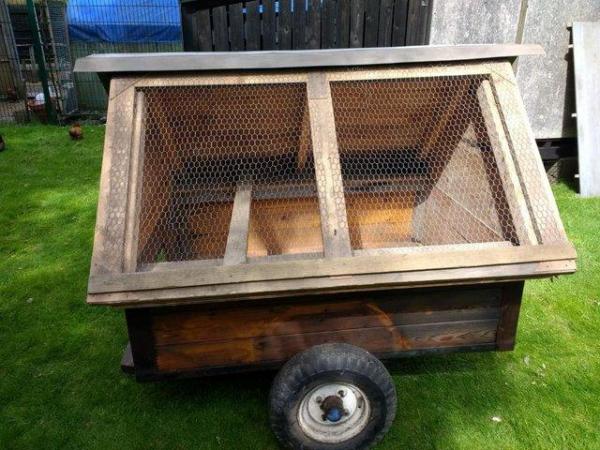 Image 3 of Mobile Poultry/Animal Hut with removeable side roof