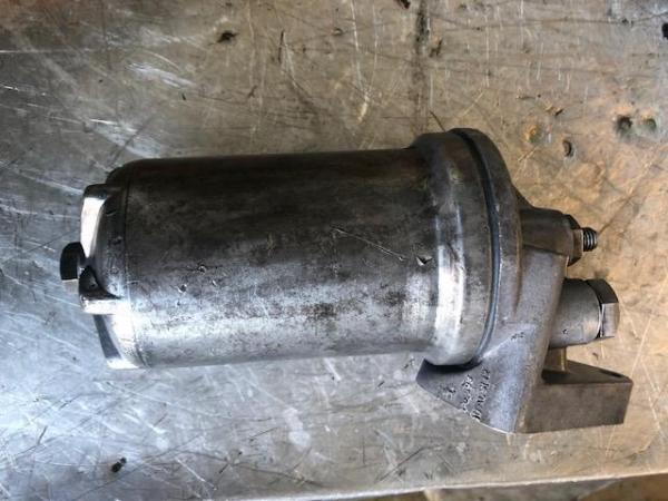 Image 1 of Oil filter support for Mercedes 190