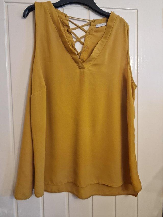Preview of the first image of Size 20 lovely women's top from George, nice cool material.
